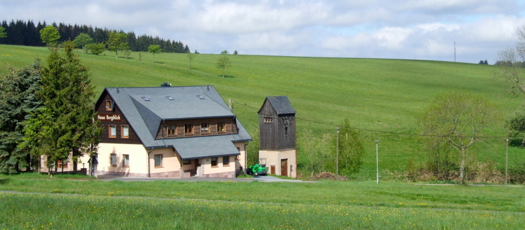 Ferienhaus »Bergblick« mit fünf Ferienwohnungen, Wintergarten, Partyraum für Familienfeiern und Sauna bei Uwe Klemm in Holzhau